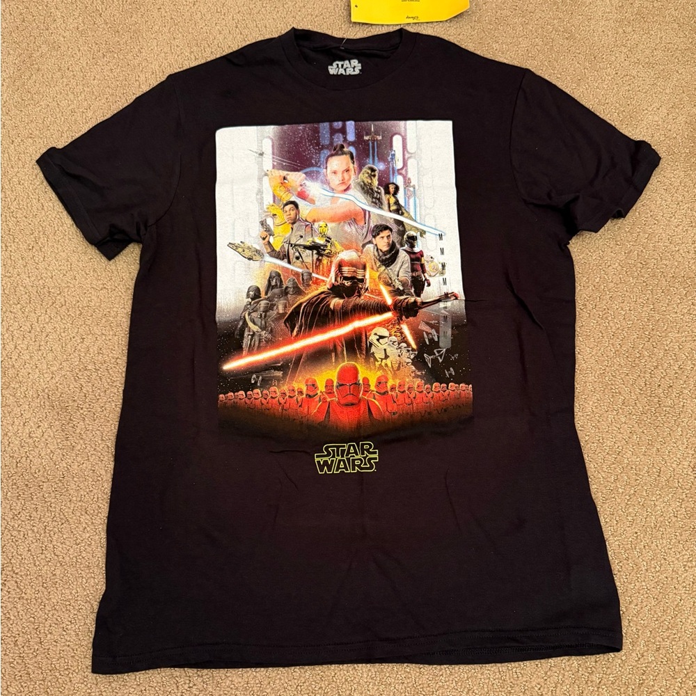 NWT. Star Wars men’s t-shirt. Size medium. Slim fit.